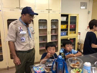 190623_カレーを食べているC.jpg